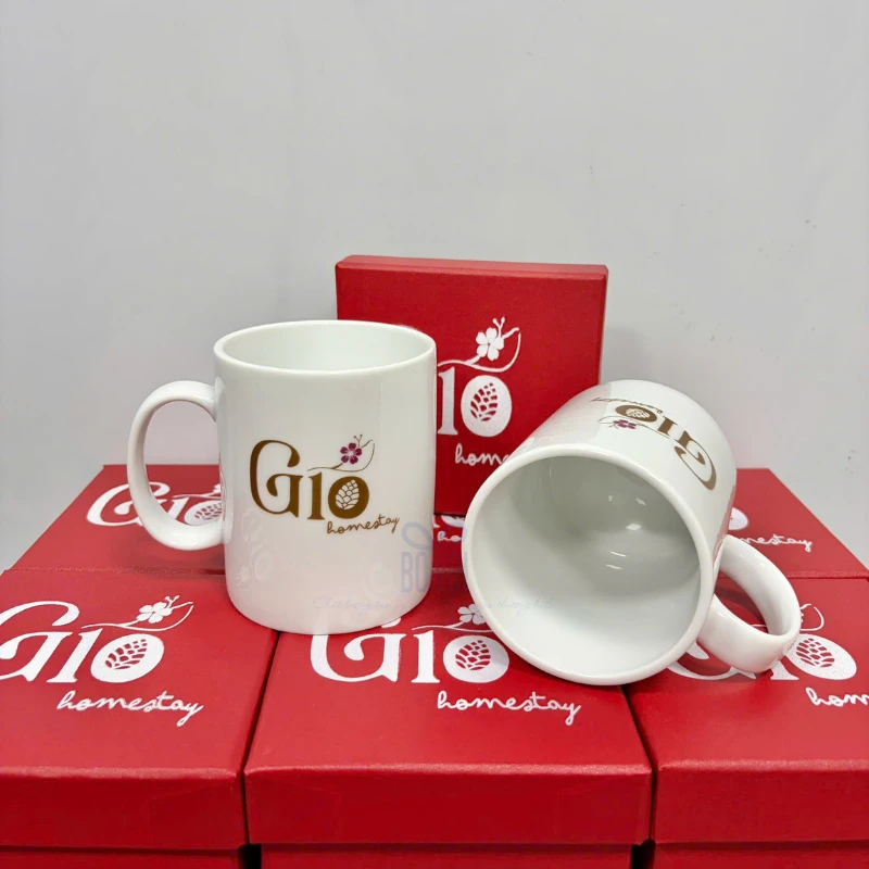 Cốc Quà Tặng In Logo Homestay: Tuyệt Chiêu Ghi Điểm Tuyệt Đối Với Khách Lưu Trú 6 cốc sứ in logo đóng hộp cao cấp