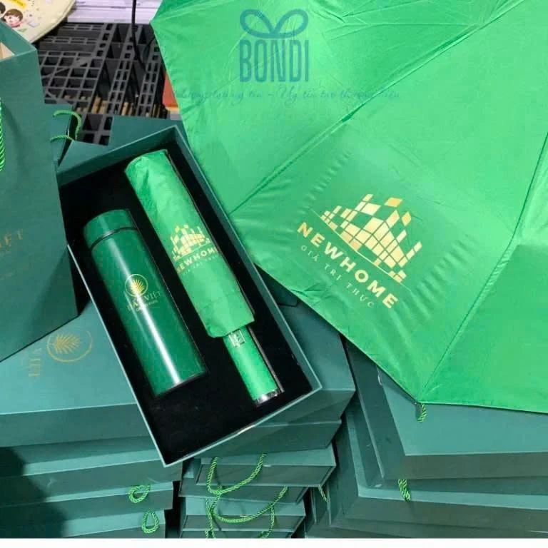 Quà Tặng Bình Giữ Nhiệt – Giải Pháp Quà Tặng Doanh Nghiệp Ý Nghĩa Và Thiết Thực 20 Set bình, ô dù cầm tay in logo