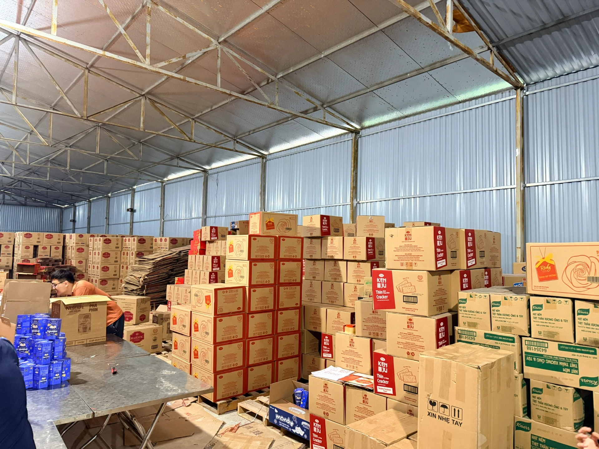 Quà Tết Cho Công Nhân Viên: Chọn Sao Cho Trúng Tâm Lý Với Ngân Sách Chỉ Từ 100.000đ? 4 dong goi qua tang tet cho cong nhan vien