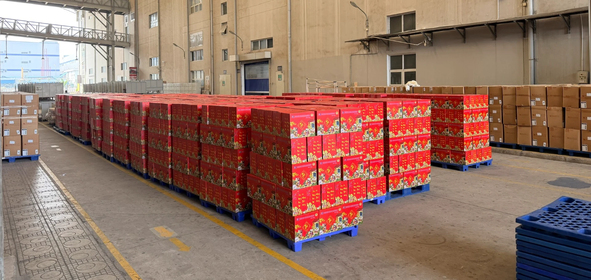 Quà Tết Cho Công Nhân Viên: Chọn Sao Cho Trúng Tâm Lý Với Ngân Sách Chỉ Từ 100.000đ? 5 hop qua tet doanh nghiep